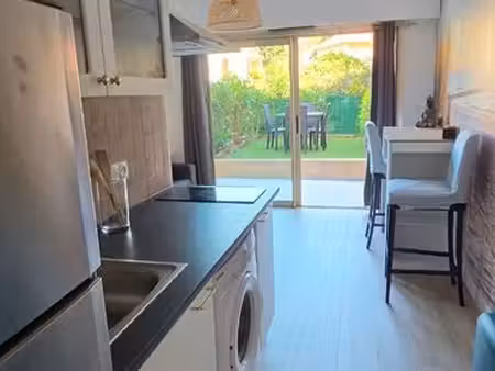 studio avec terrasse et jardin