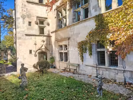 a vendre hôtel particulier classé monument historique à pernes-les-fontaines