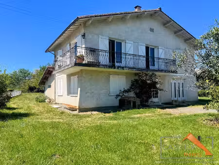 charmante maison des années 70 avec grand terrain