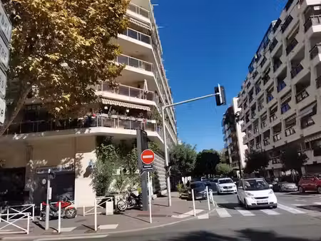 location meublée appartement 1 pièce 32 m² à antibes (06600)  700 €
