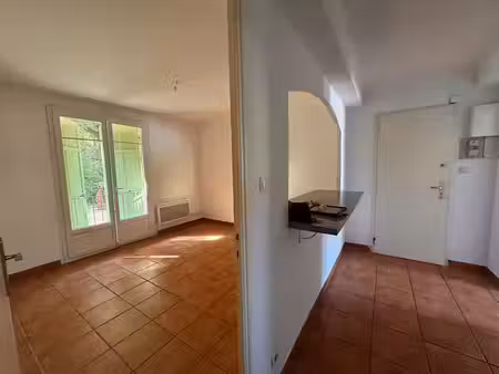 location appartement 3 pièces 56 m² à la seyne-sur-mer (83500)  728 €