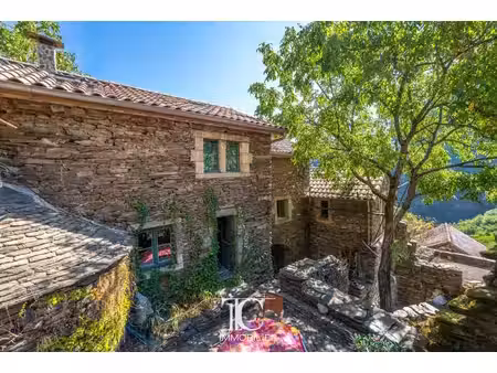 mas de hameau du xviiieme siècle – 100 m² habitables – 4 chambres – terrain 340 m² – à 25.