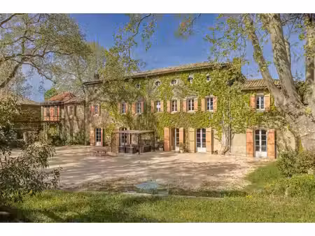 magnifique château du xviie siècle avec dépendances
