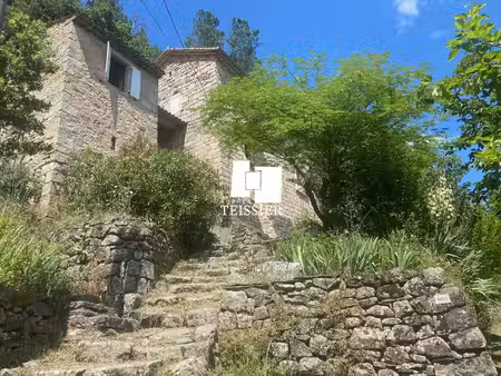 maison en pierre indépendante avec vue