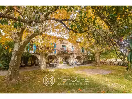 très beau mas origine xvi ème siècle sur 5 hectares