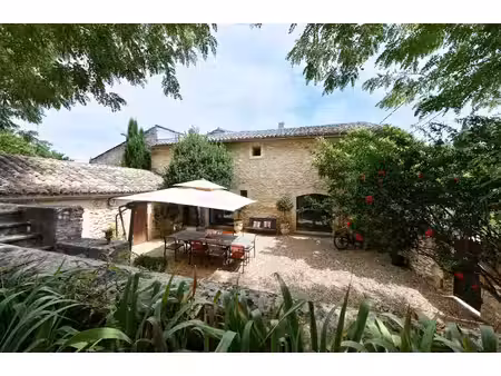 a 8 km d'uzès : superbe magnanerie du xixe  parc arboré et piscine