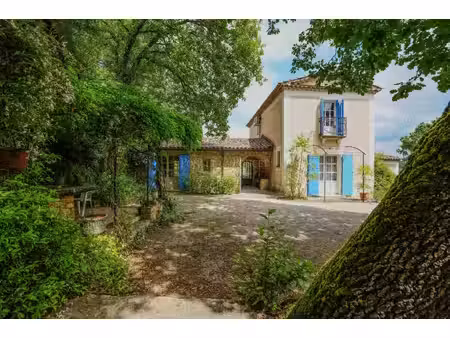 charmante propriété à la campagne à quelques minutes du centre historique d'uzès