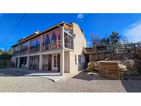 maison unifamilialle ou deux logements  terrain 1900 m2   piscine