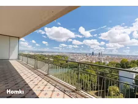 lyon 4e – rue louis thévenet un appartement suspendu entre ciel  lumière et nature