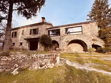 mas en pierre à vendre
