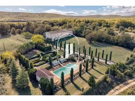 demeure du xviie siècle à vendre aux portes de l'ardèche