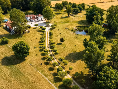 domaine sur 2.3 ha