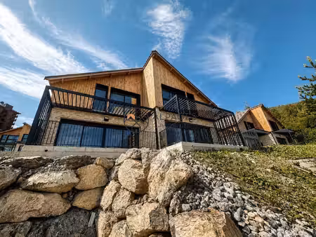demi-chalet neuf à risoul station – à deux pas des pistes ?
