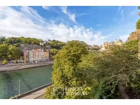 appartement rénové avec vue à l'identité singulière
