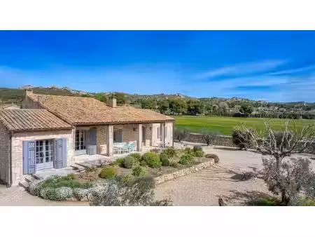 maison en pierre vue alpilles a maussane