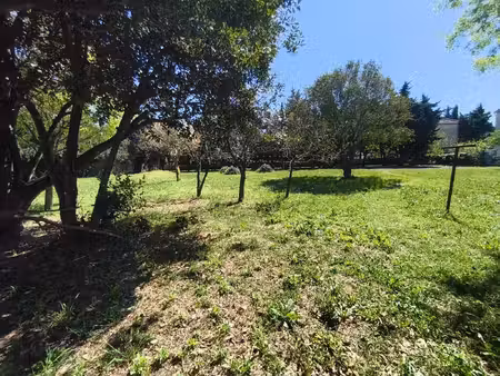 dpt(13) arles terrain constructible avec plusieurs batiments ( mas)