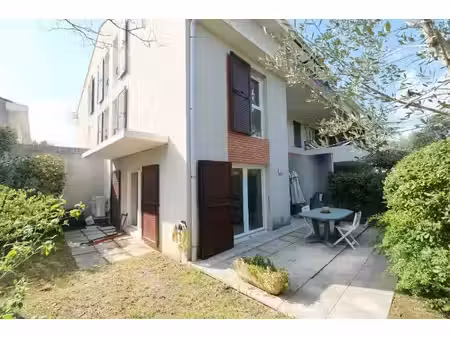 duplex t4 avec jardinet  box & 2 parkings à salon de proven