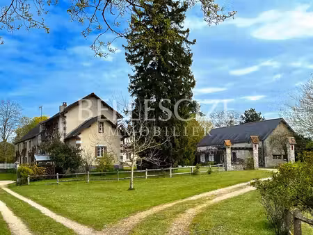 domaine de caractère au cœur de la nature plus de 10 hectares de terrain
