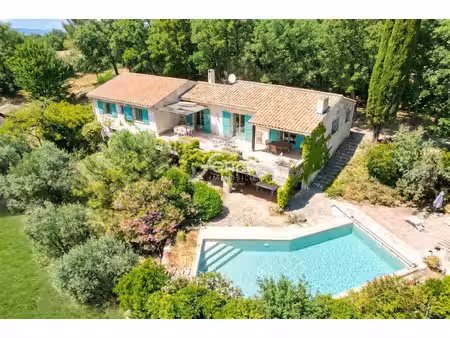 a vendre à callas maison avec 6.500 m² de terrain dans la natu