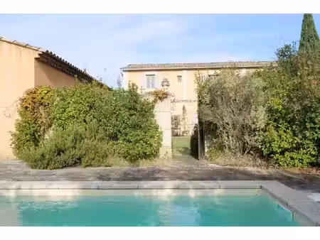 propriété avec piscine et dépendances à eygalières