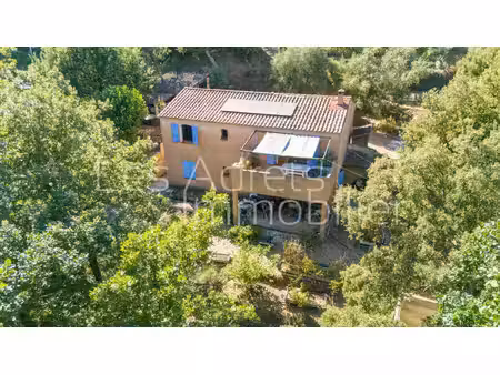 maison au calme avec 4 chambres  grand terrain et superbe potentiel