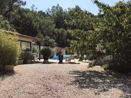 grande maison familiale avec appartement indépendant et piscine
