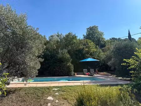 maison de charme avec piscine  à pied du centre d'aups