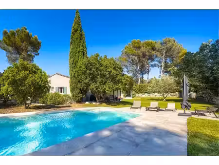 le tholonet maison de charme avec jardin paysager et piscine dans un environnement...