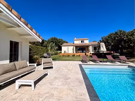 grignan - villa 4 chambres et 4 sde avec dépendances et piscine