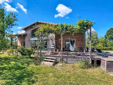 maison d'architecte lumineuse en bois avec jardin  vues et piscine près de montélimar