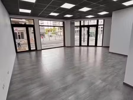 local commercial 90 m²