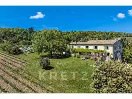 très grande demeure provençale de caractère
