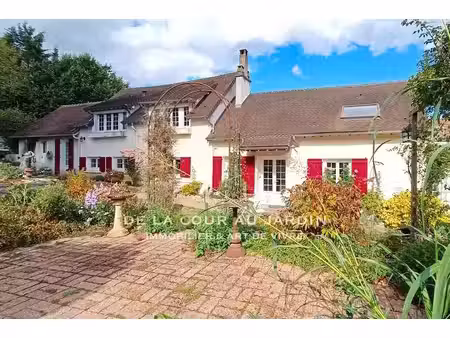 fermette de 1870 avec jardin paysager et dépendances