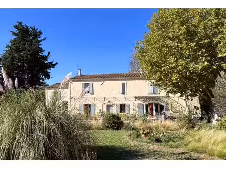 propriété de caractère entre alpilles et lubéron