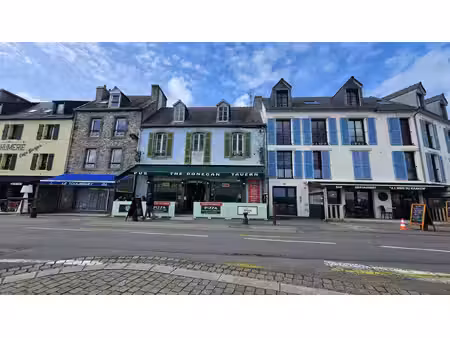 murs commerciaux et habitation avec vue sur le port de camaret