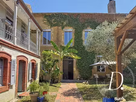 hôtel particulier avec jardin intérieur – plaisance-du-gers