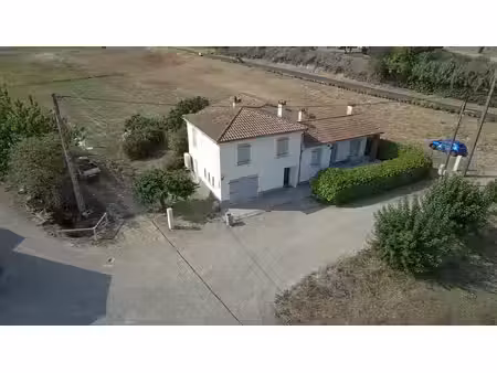 villa rénovée avec goût sur 960 m2 de terrain 4 chambres aucun travaux à prévoir