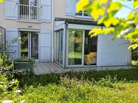 maison semi mitoyenne sur deux niveaux proche du centre ville...