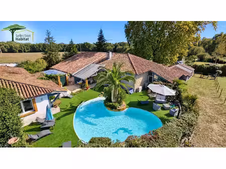 ensemble immobilier d'exception de 380 m² hab.   piscine  dépendances et revenus locatifs