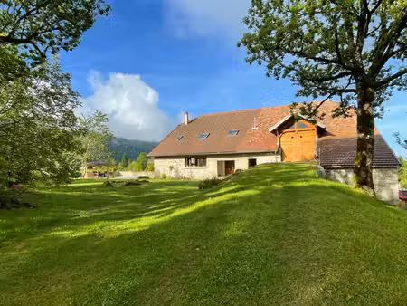 authenticité et grands espaces – ferme comtoise avec deux habitations dans le jura