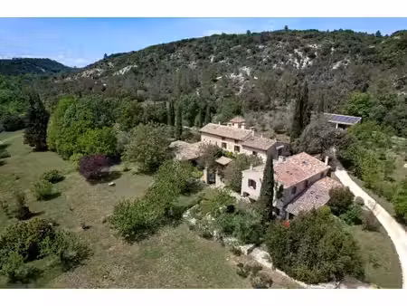 domaine du xviiie au cœur d'un environnement naturel exceptionnel à 13 km d'uzès