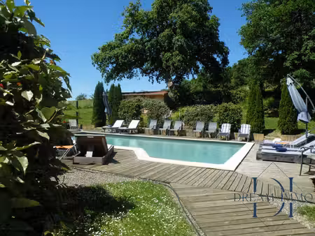ensemble immobilier exceptionnel avec piscine et sans voisins