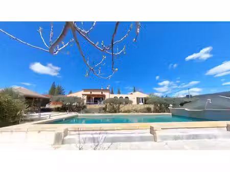 propriété sur aups avec piscine et petit mas indépendant