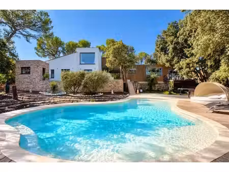 propriété contemporaine d'exception avec vue panoramique