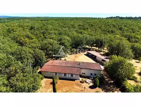 ancienne bergerie reconvertie en une agréable habitation sur 5