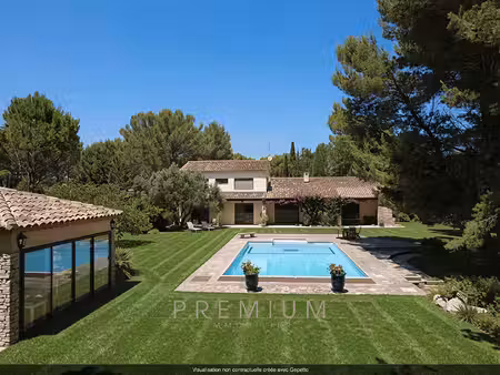 élégante demeure en pierre avec parc de 6 011 m² et vue panoramique dans un domaine...