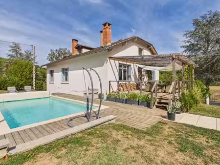 charmante maison de campagne 4 chambres avec piscine  verger et vue dégagée près de...