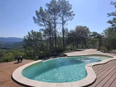 villa avec vue panoramique  piscine et jardin à sillans-la-cascade