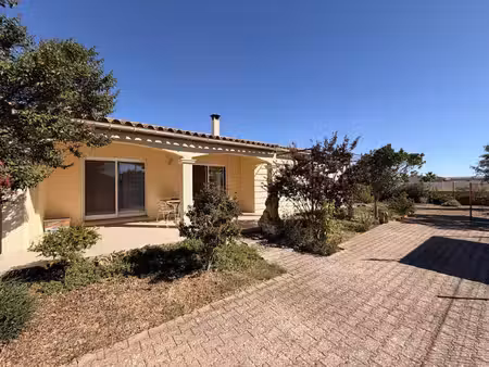 villa d'exception 130m2 habitable piscine et grande dépendance + garage