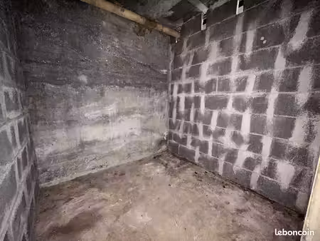 cave en sous-sol d'un immeuble